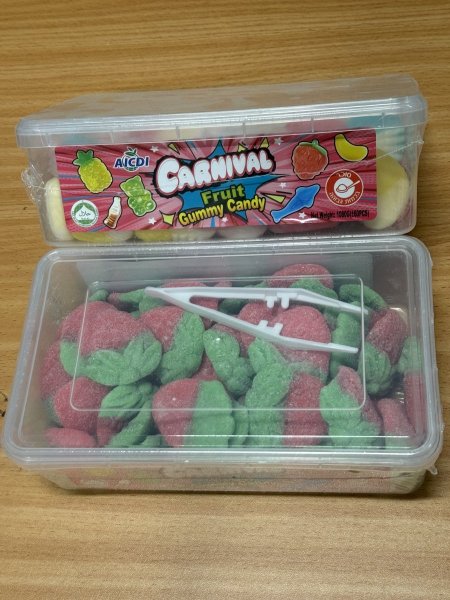 كاندي كرنفال (طعم وشكل فراوله حبه كبيره حوامض )
